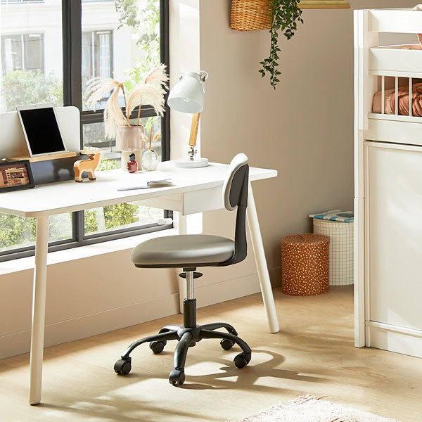 Narrow desk and online chair