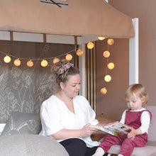 Afbeelding in Gallery-weergave laden, LIFETIME Kidsrooms Lamp Cotton Ball Lights - Crisp Peach
