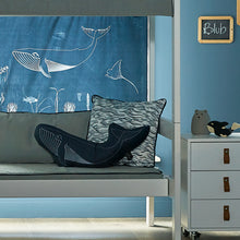 Carica l&#39;immagine nel visualizzatore di Gallery, Cuscino a forma di balena - Ocean Life

